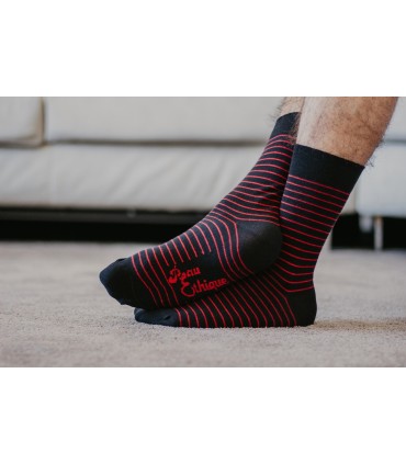Chaussettes unisexe noires rayées rouges coton bio 4