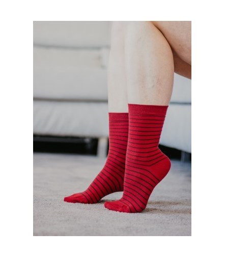 Chaussettes unisexe rouges rayées noires coton bio