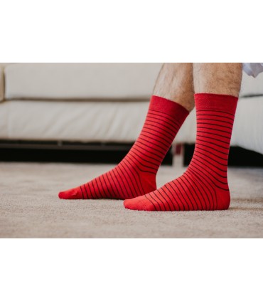 Chaussettes unisexe rouges rayées noires coton bio 4