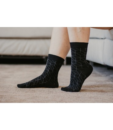 Chaussettes noires unisexe imprimés losanges gris en coton bio 5