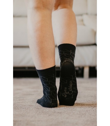 Chaussettes noires unisexe imprimés losanges gris en coton bio 3