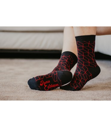 Chaussettes noires unisexe imprimés losanges rouges en coton bio 2