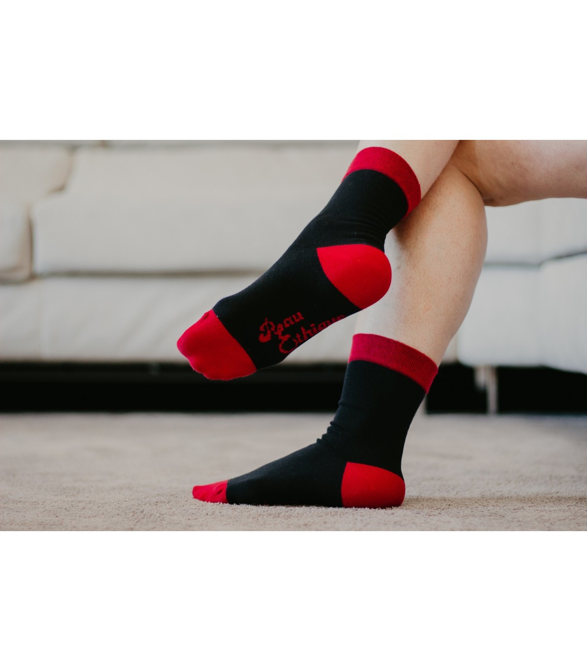 Chaussettes unisexe noires talon rouge en coton bio 4