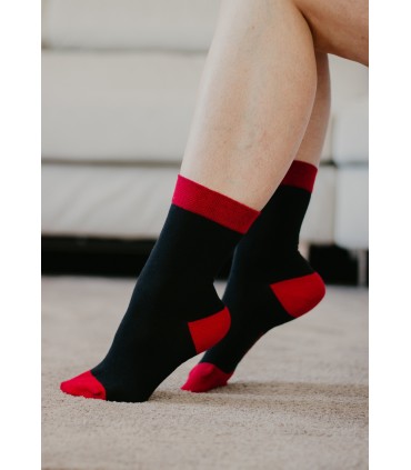 Chaussettes unisexe noires talon rouge en coton bio 2