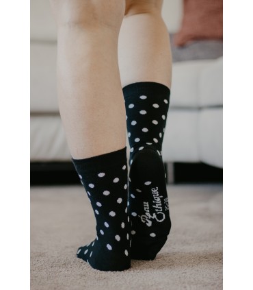 Chaussettes unisexe noires pois blancs en coton bio 3