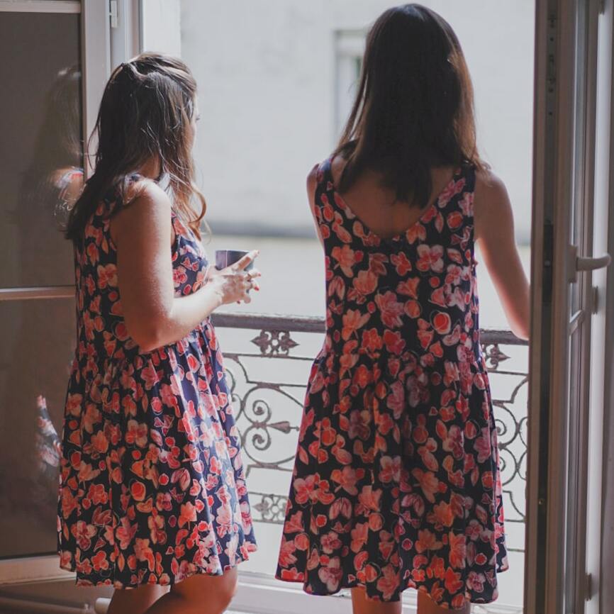 Nêge Paris - Robe jour nuit bleu rouge rose en 100% tencel lyocell certifié oeko-tex