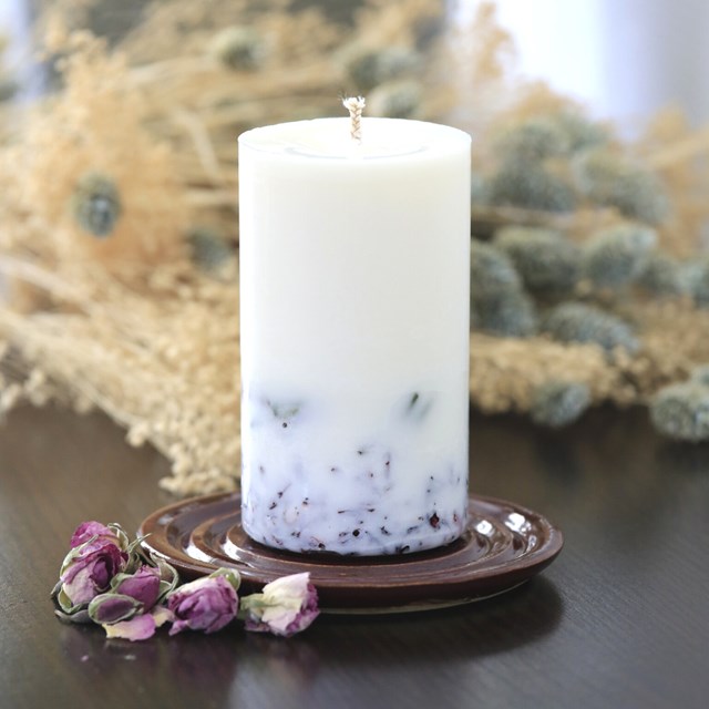 Bougie cylindrique "Boutons de Rose" 2