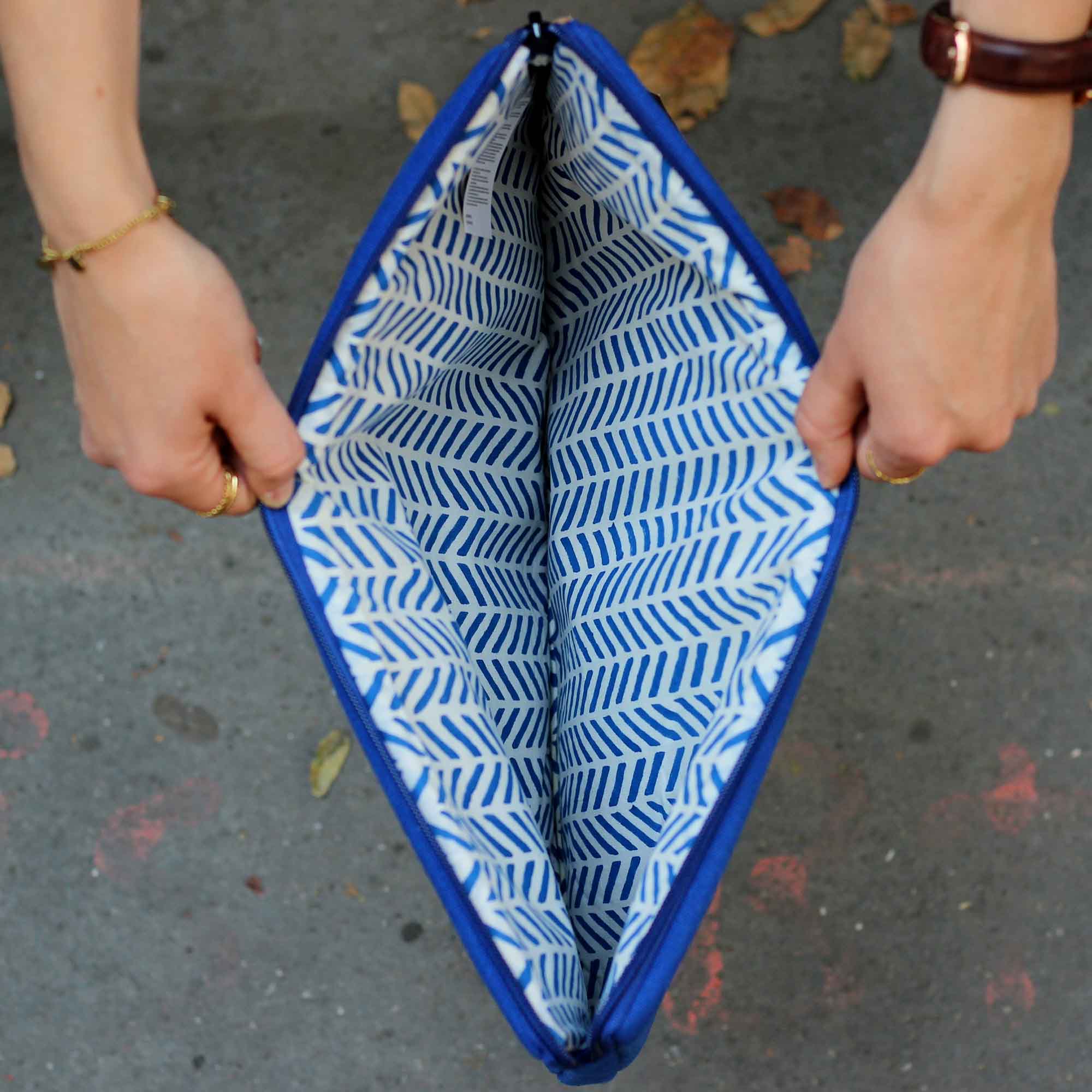 Housse d'ordinateur AVA, bleu électrique, coton bio 3