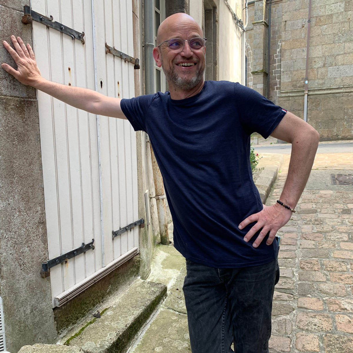 T-shirt en lin bio bleu marine fabriqué en Normandie 3