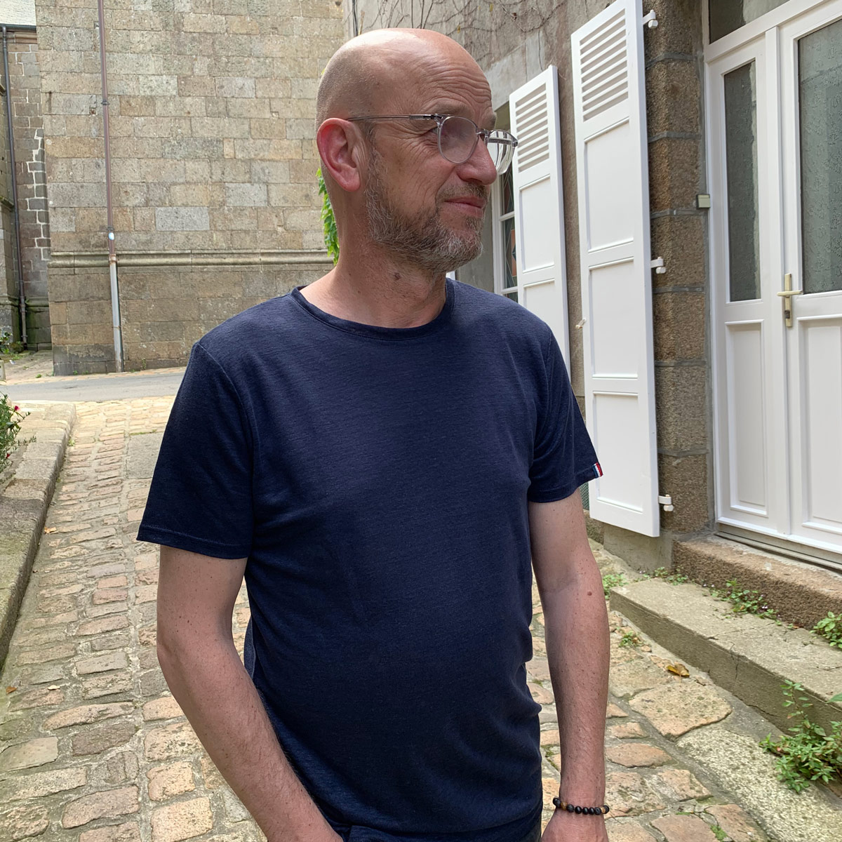 T-shirt en lin bio bleu marine fabriqué en Normandie 2