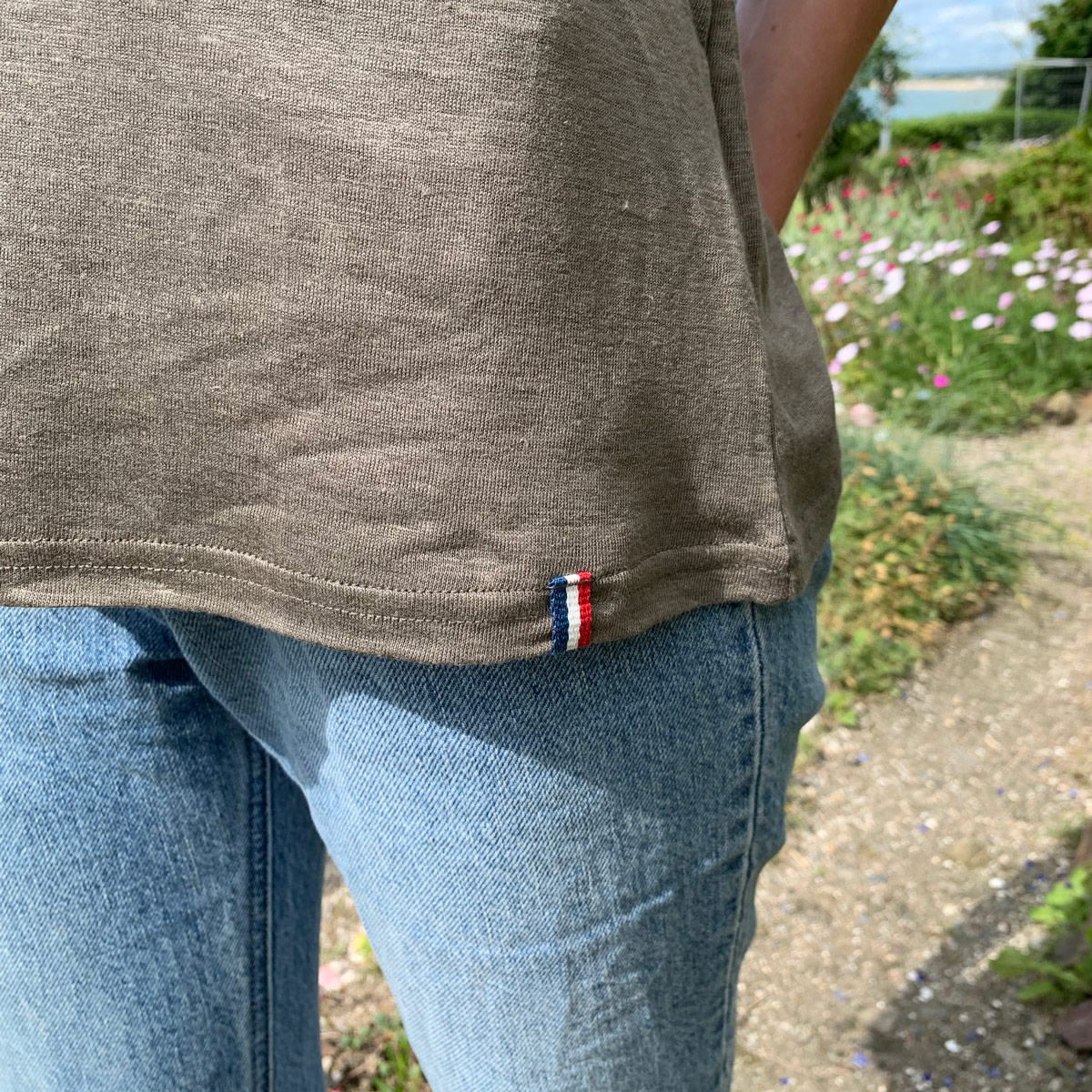 T-shirt en lin bio kaki fabriqué en Normandie 4