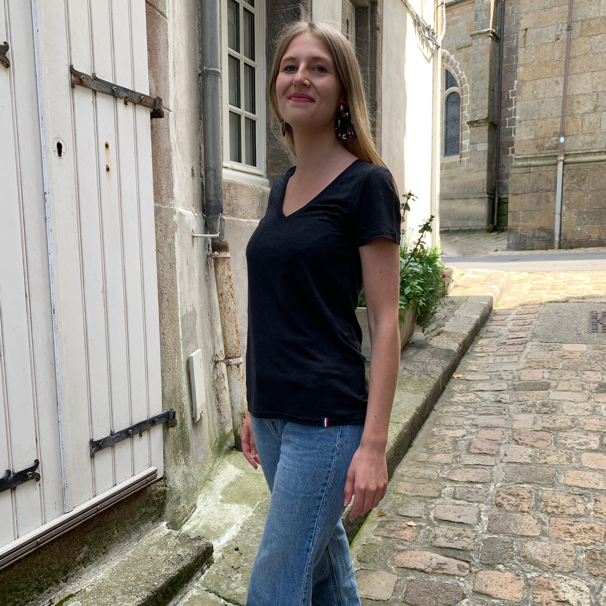 T-shirt en lin bio noir col V femme fabriqué en Normandie 5