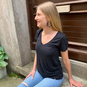 T-shirt en lin bio noir col V femme fabriqué en Normandie