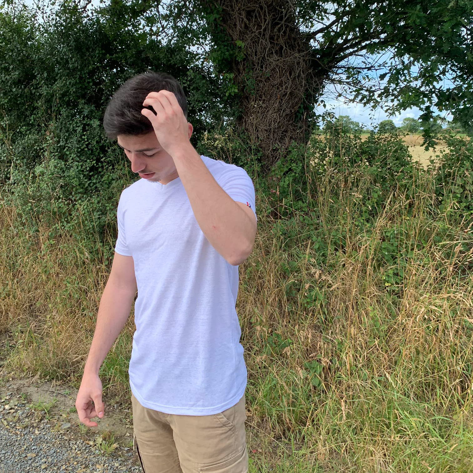 T-shirt en lin bio col V homme fabriqué en Normandie - Blanc ou Bleu marine 3