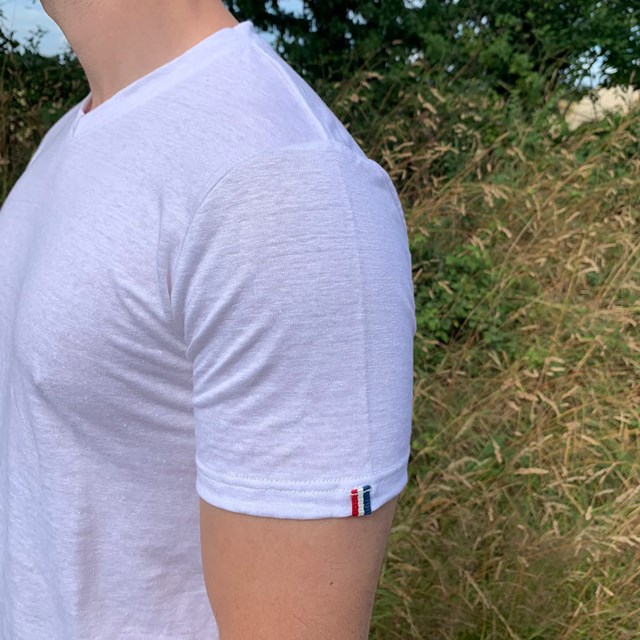 T-shirt en lin bio col V homme fabriqué en Normandie - Blanc ou Bleu marine 5