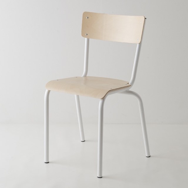 chaise blanche et en bois fabriquée en france