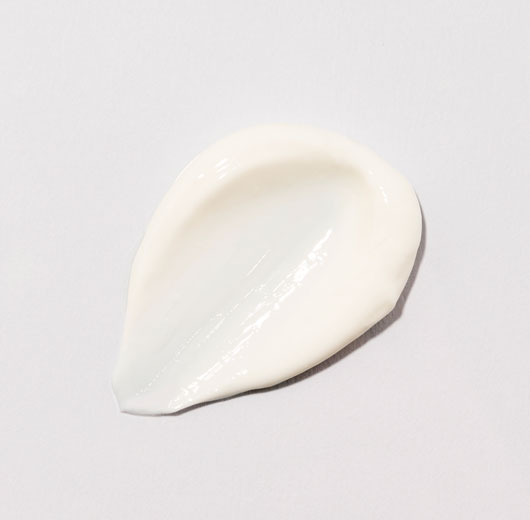 Texture de la crème hydratante et régénérante