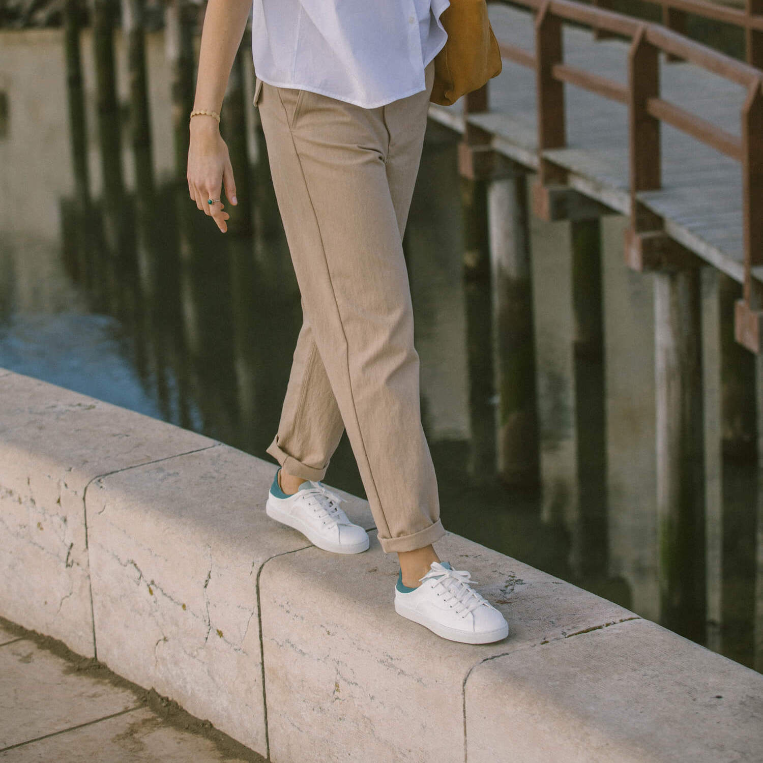 La basket After Surf en "cuir" de raisin, blanc canard 6