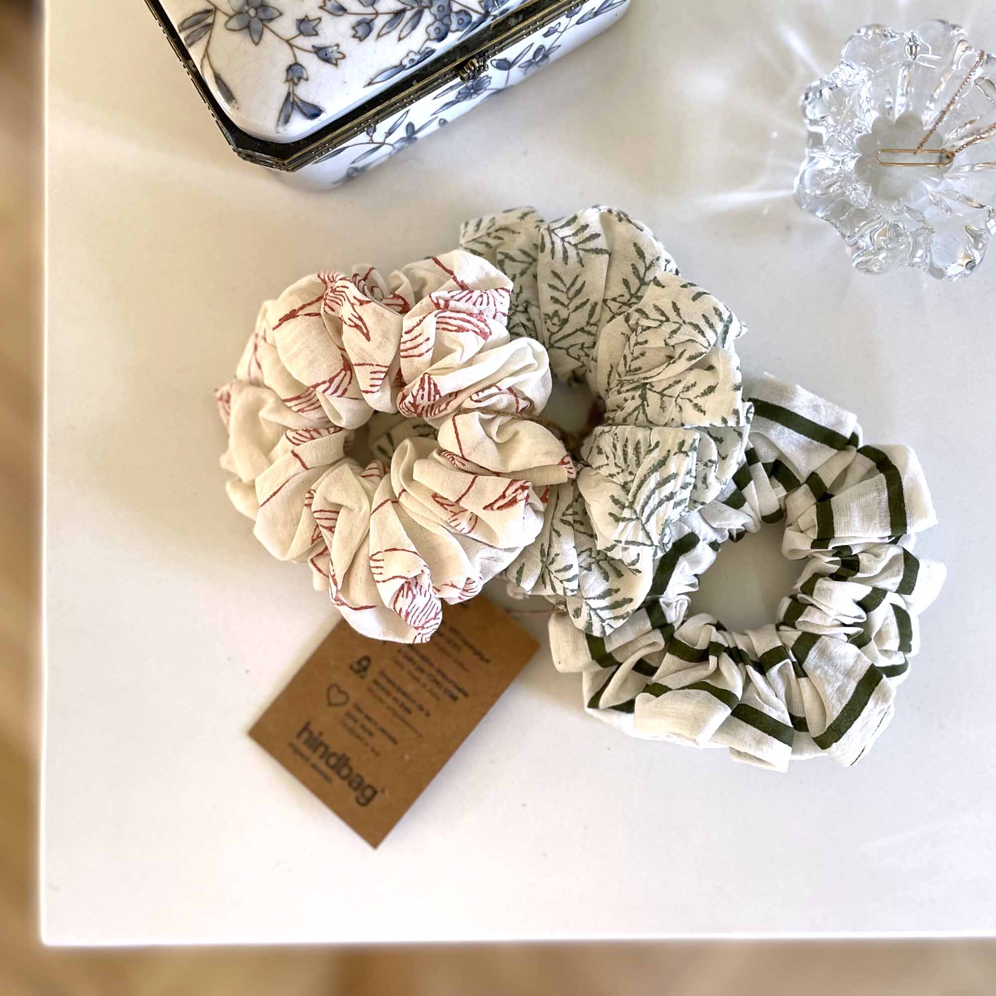 LOT DE 3 CHOUCHOUS 3