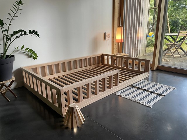 Lit au sol avec barrières montessori