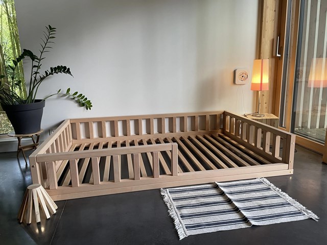 Lit au sol avec barrières montessori