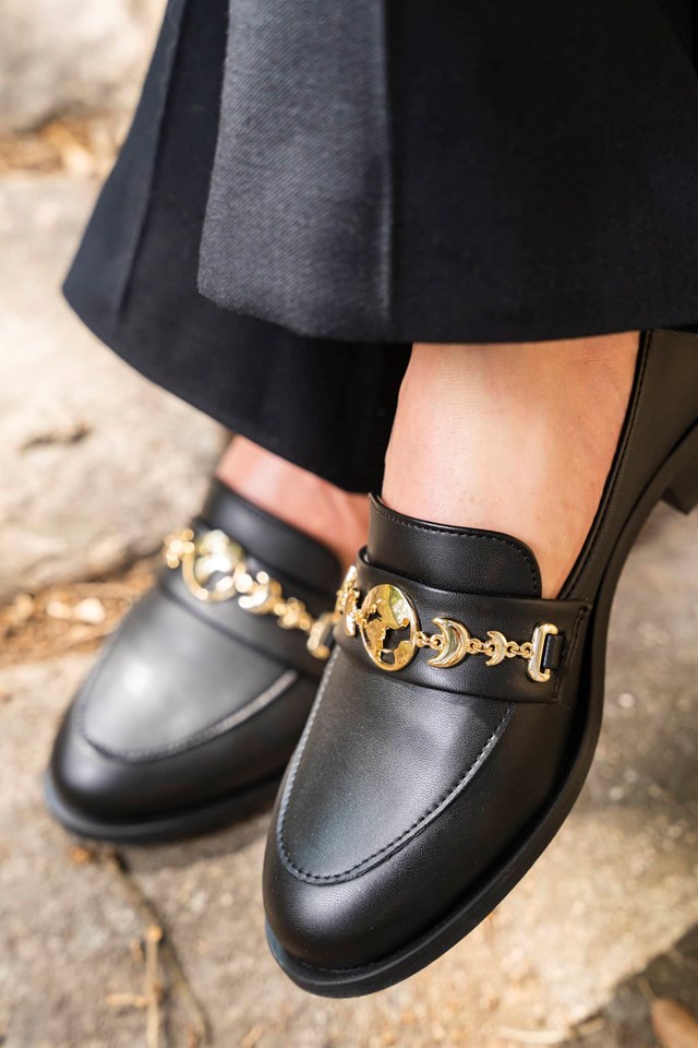 Mocassins noirs recyclés avec talons de 3 cm