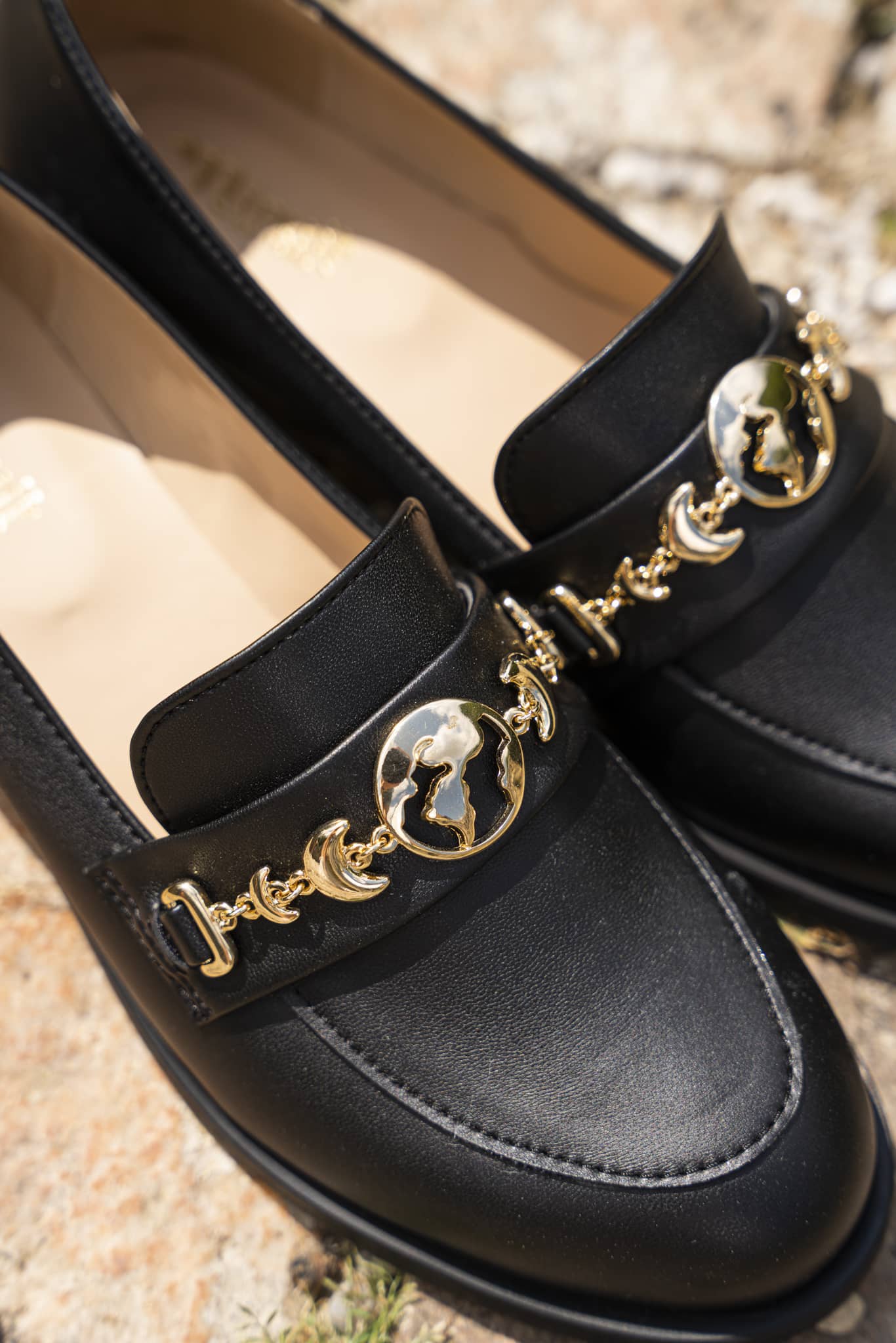 Mocassins noirs recyclés avec talons de 3 cm