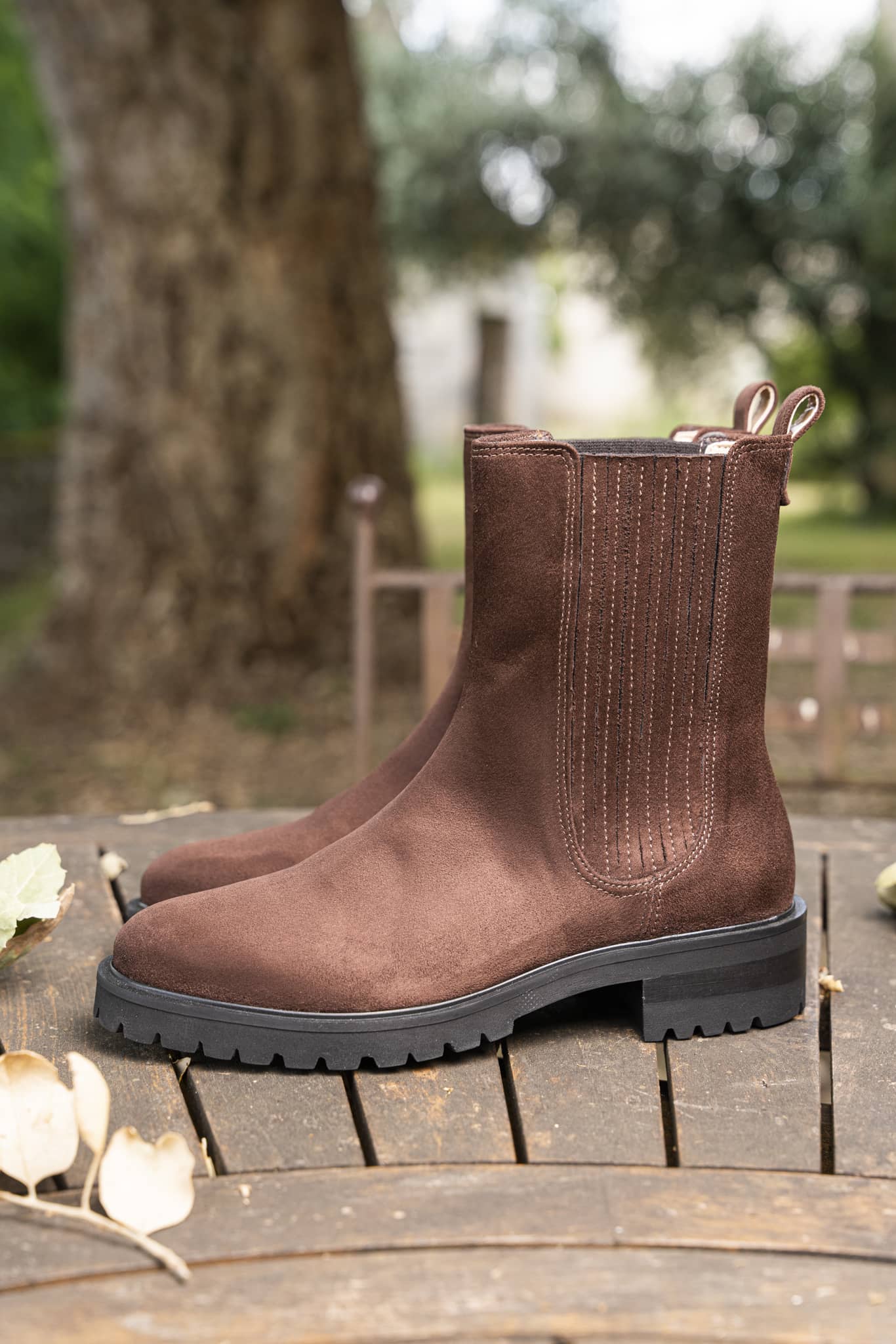 bottines chocolat recyclées avec un talon de 3,5 cm