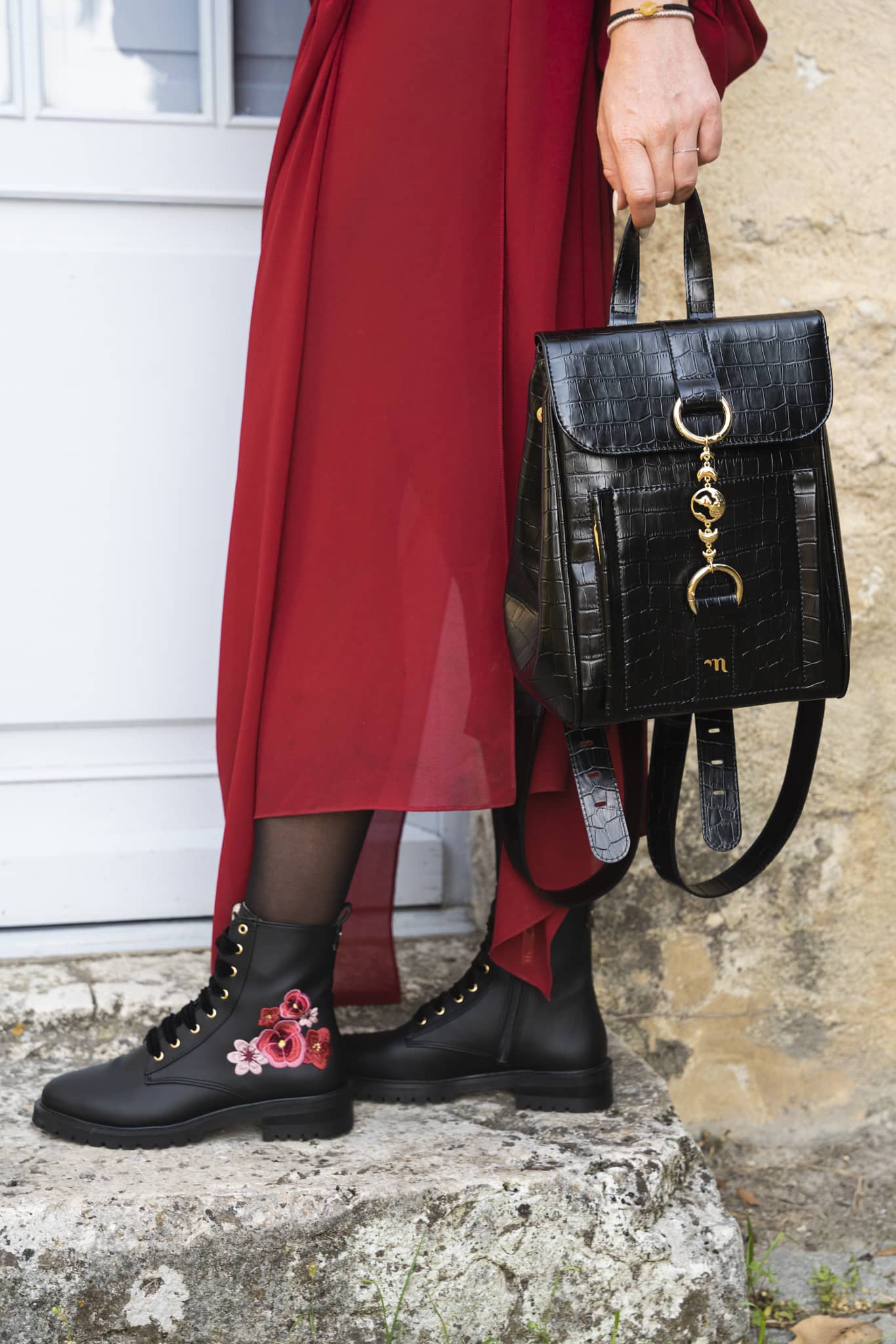 bottines noires recyclées avec broderie sur le coté et talons de 3,5 cm