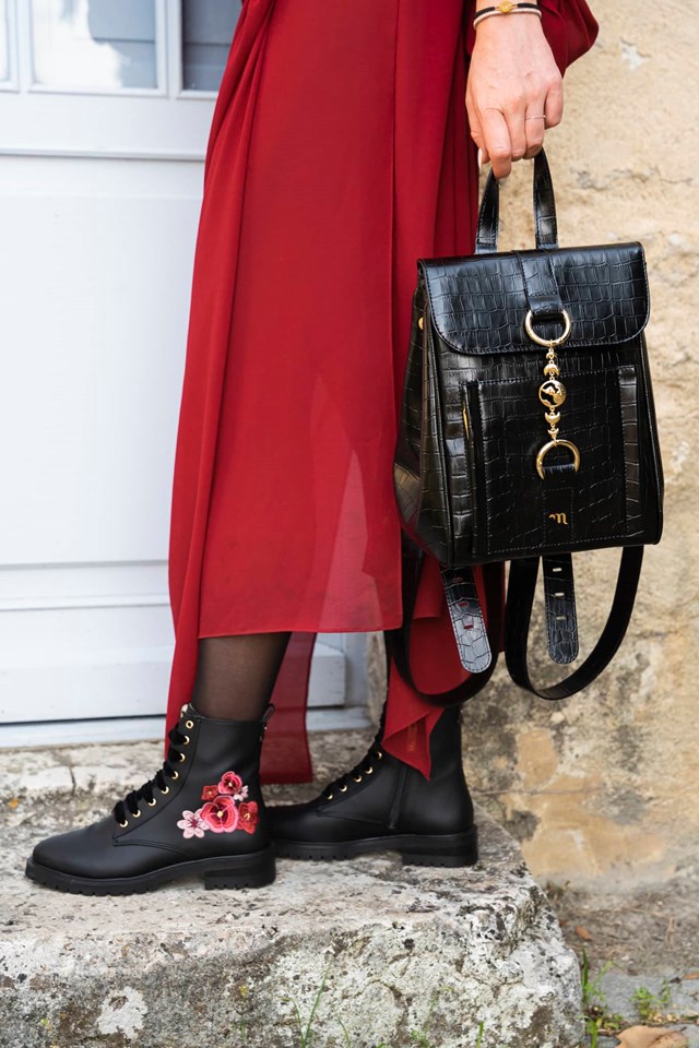 bottines noires recyclées avec broderie sur le coté et talons de 3,5 cm