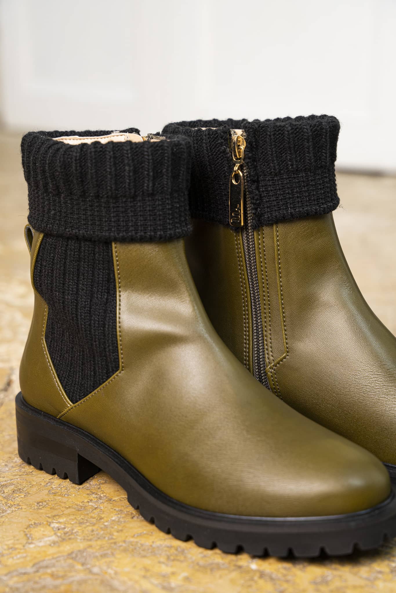 bottines kaki vegan avec un talon de 3,5 cm