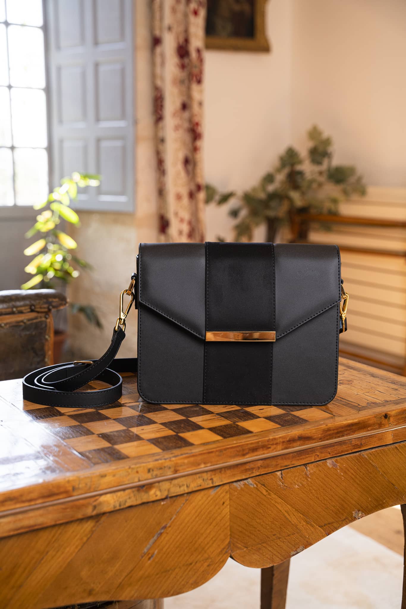 sac noir à bandoulière recyclé face