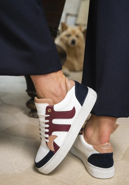 baskets à lacets bleu et bordeaux vegan
