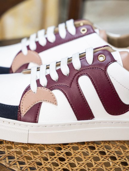 baskets à lacets bleu et bordeaux vegan