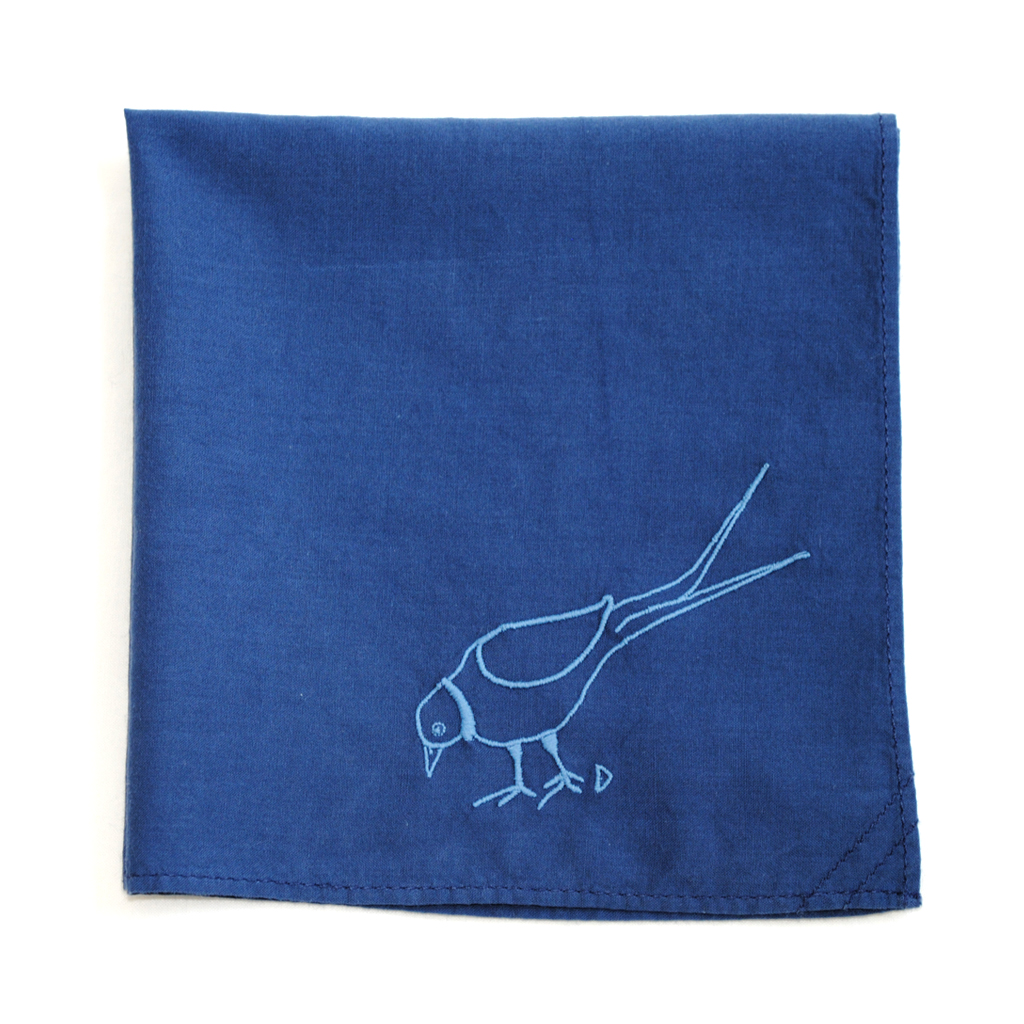 Mouchoir Demay manufacture, en coton bio, fabriqué en France. Bleu mer brodé oiseau.