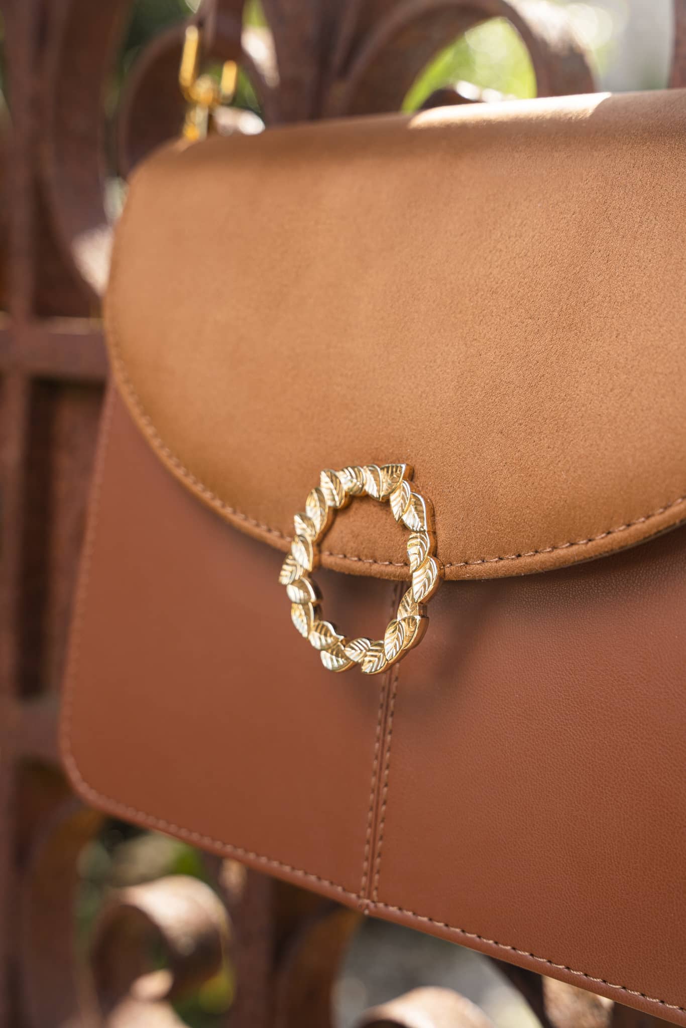 sac à mains camel avec une bandoulière vegan