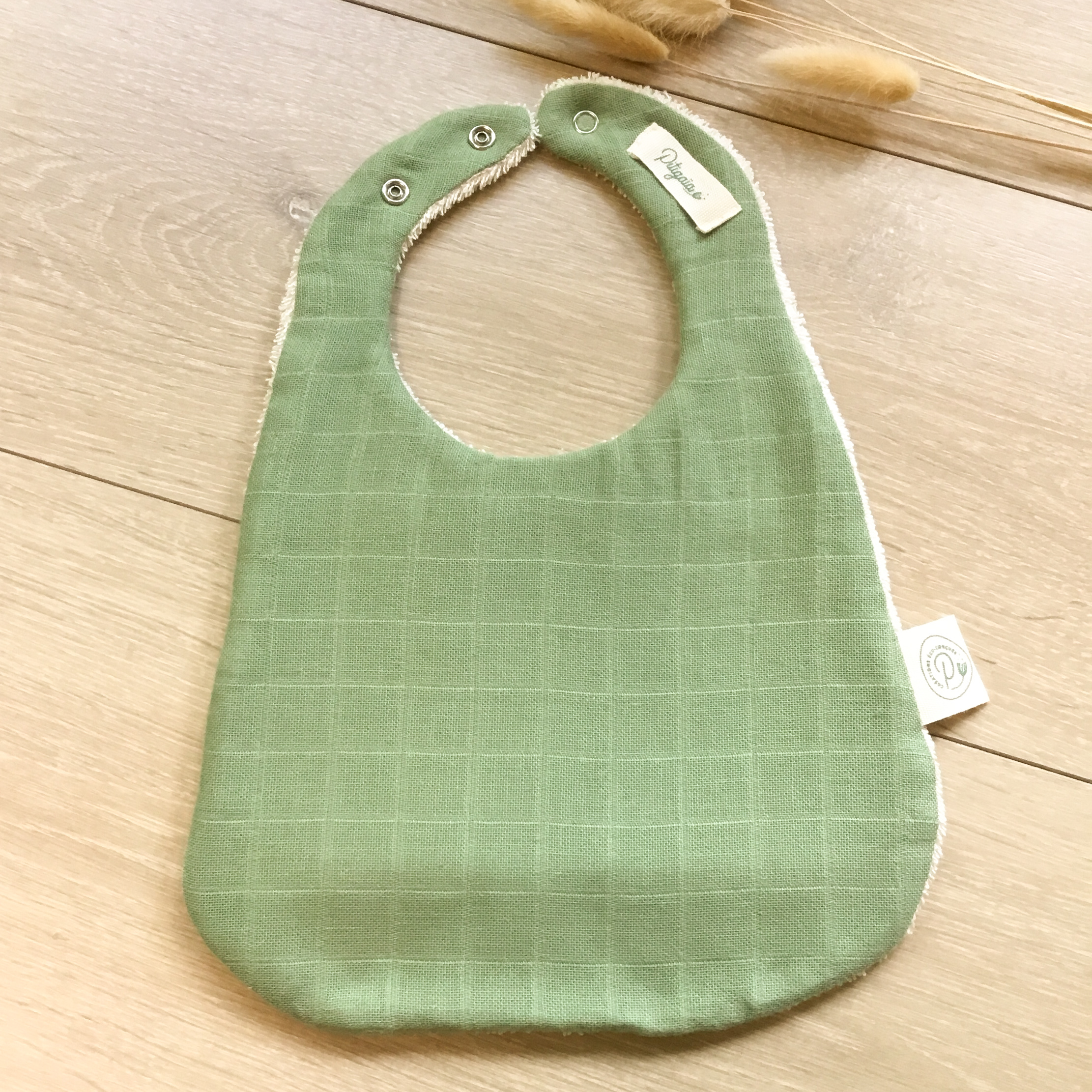 Bavoir en coton bio certifié GOTS Pitigaïa vert