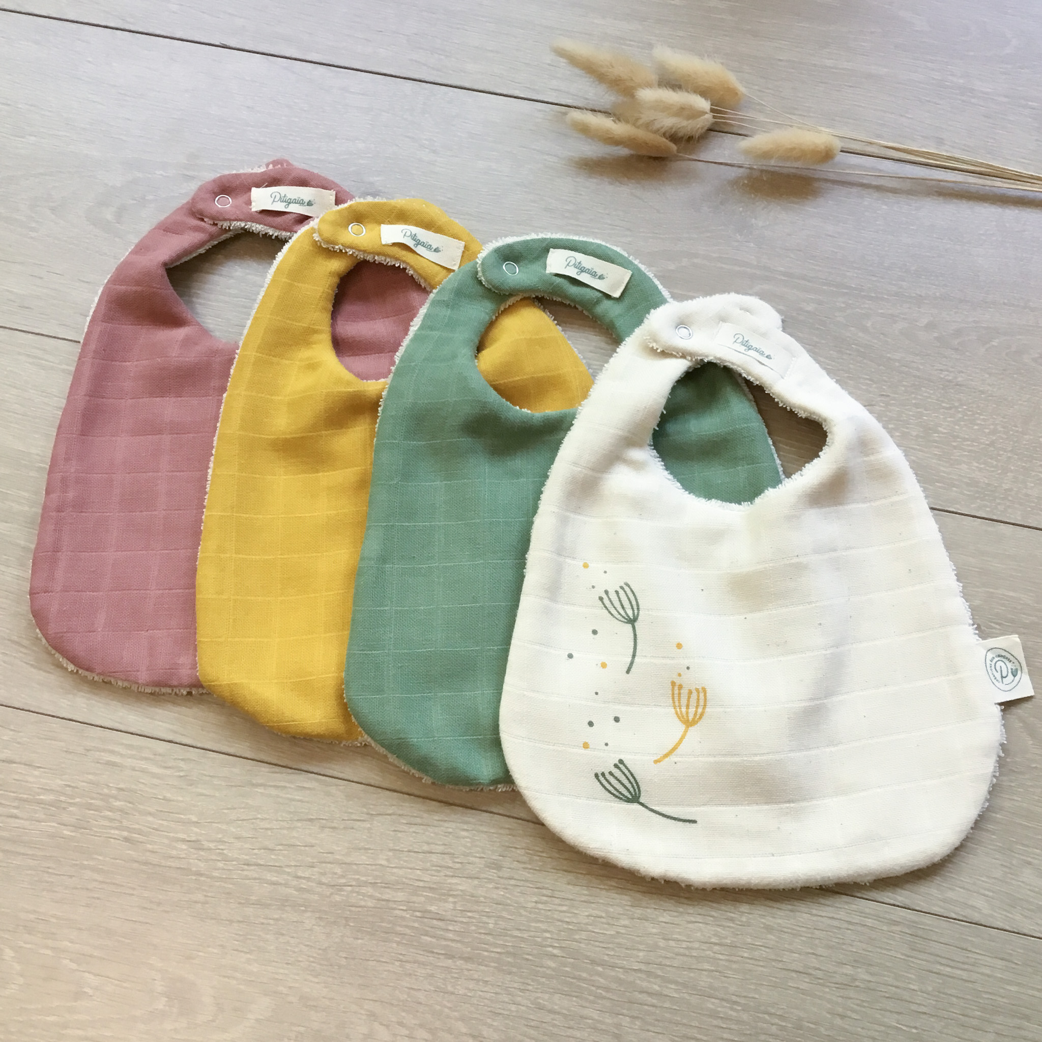 Bavoir en coton bio certifié GOTS Pitigaïa 4 coloris