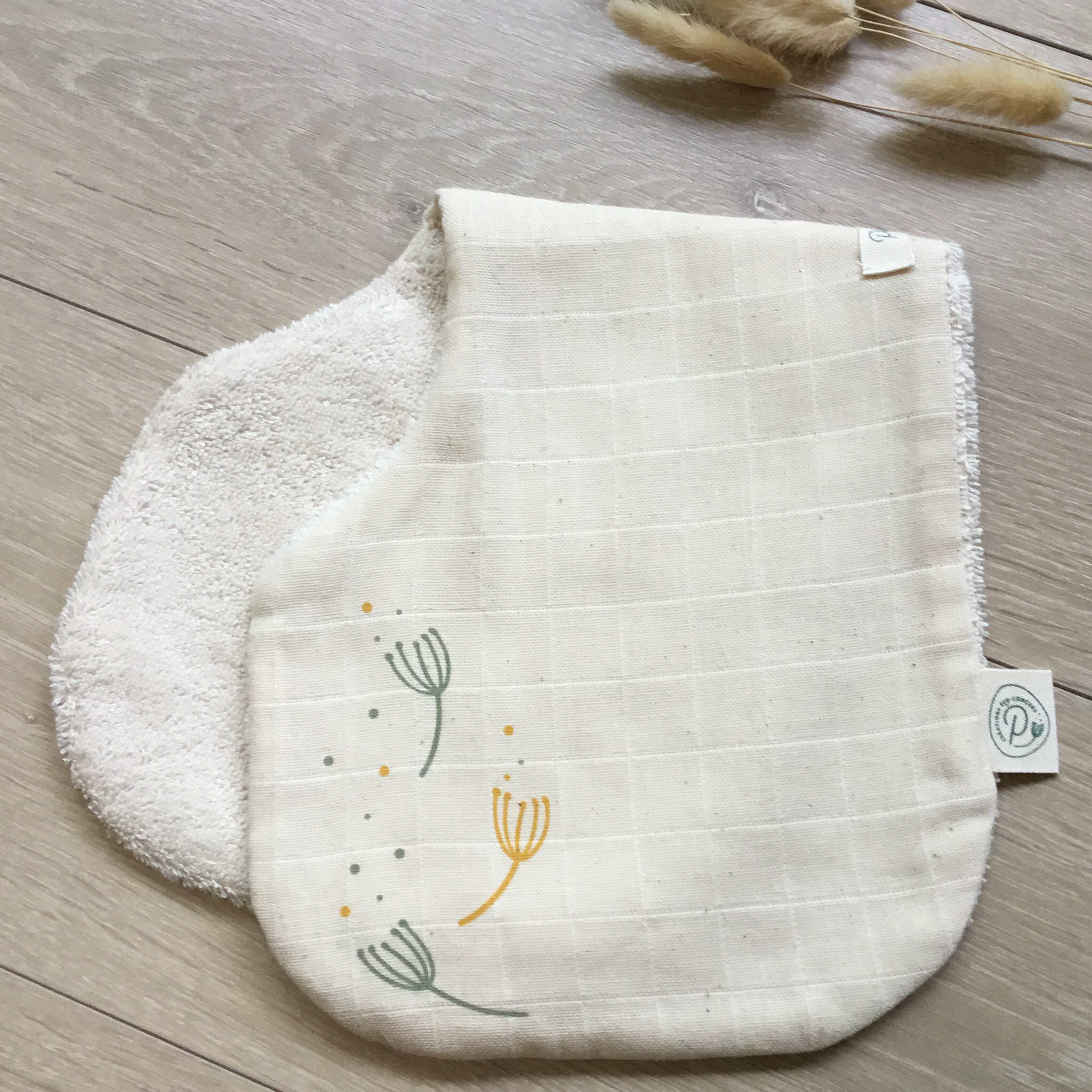 Bavoir d'épaule en coton bio certifié GOTS Pitigaïa écru