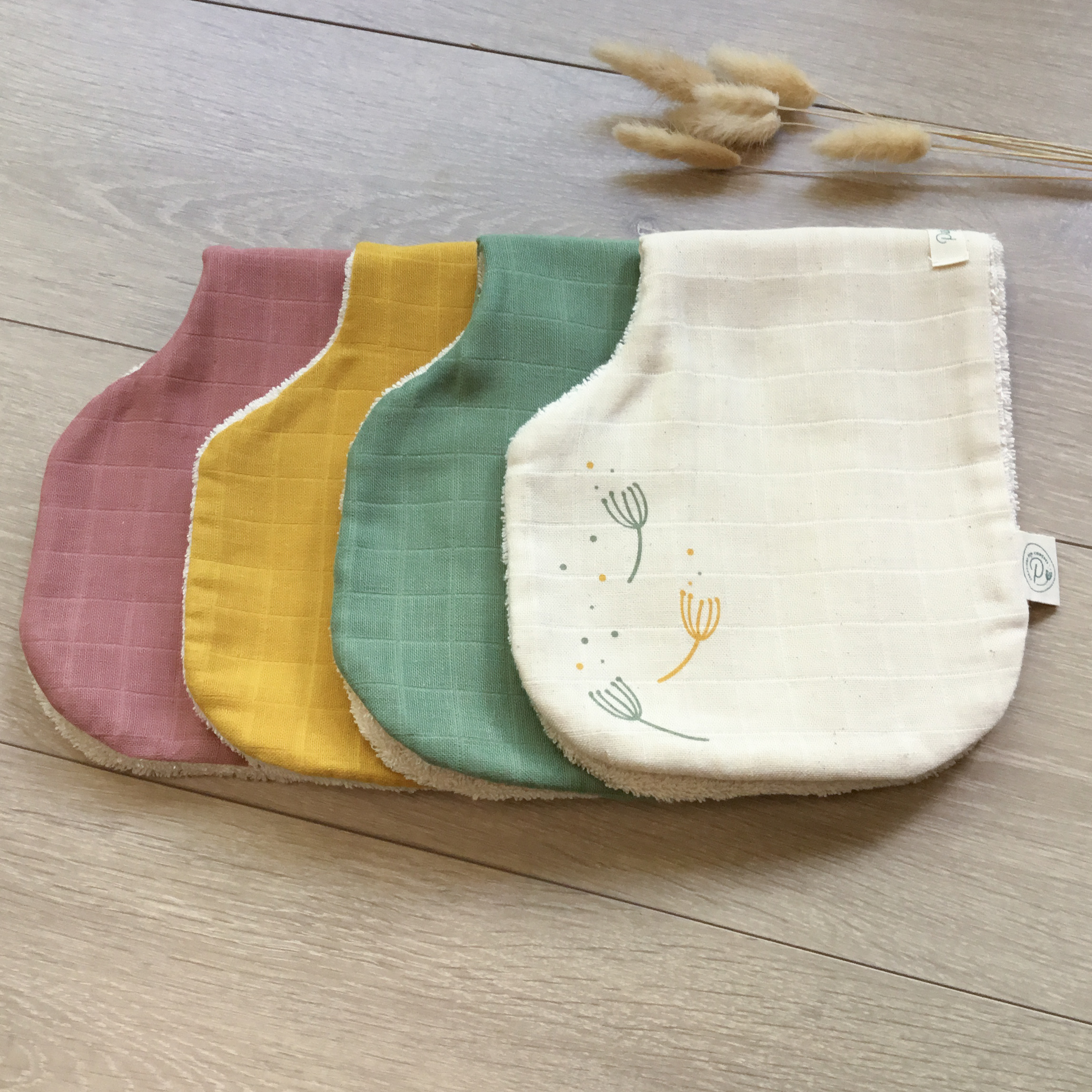 Bavoir d'épaule en coton bio certifié GOTS Pitigaïa 4 coloris