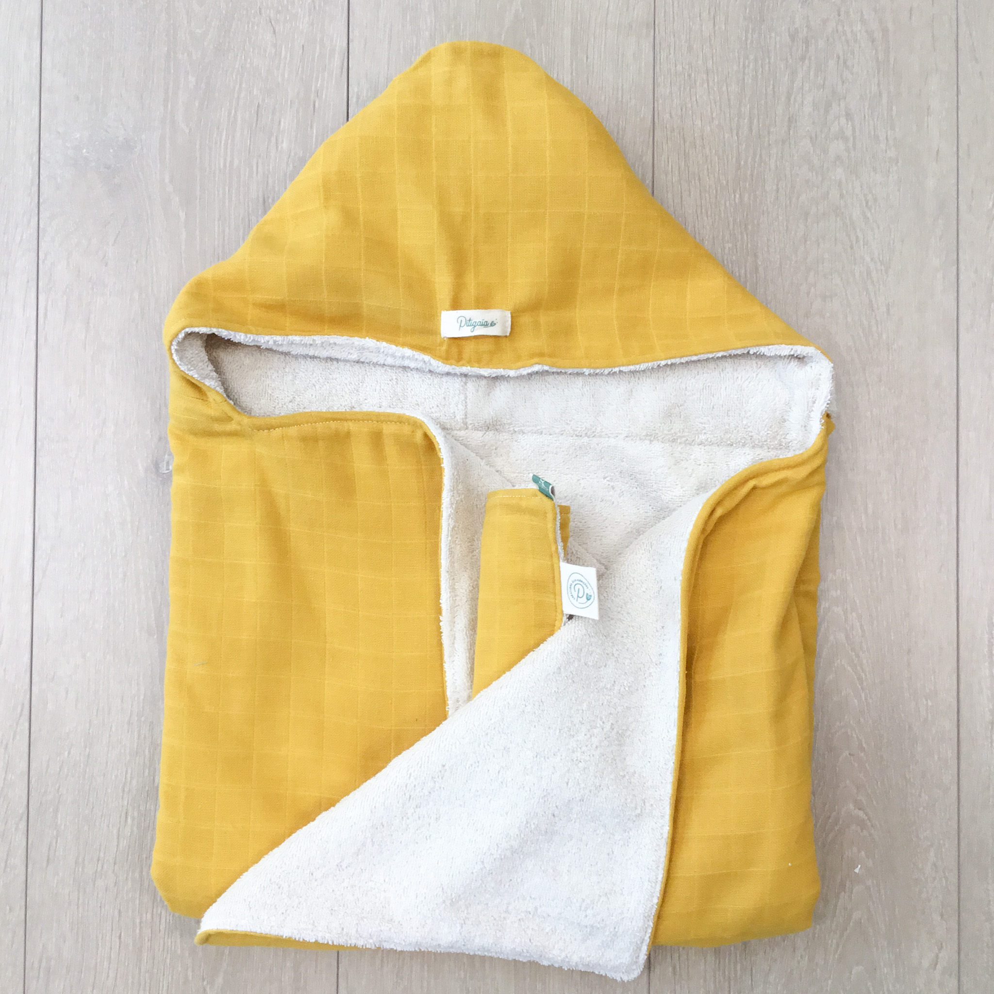 Cape de bain 0-5 ans en coton bio certifiée GOTS Pitigaïa jaune