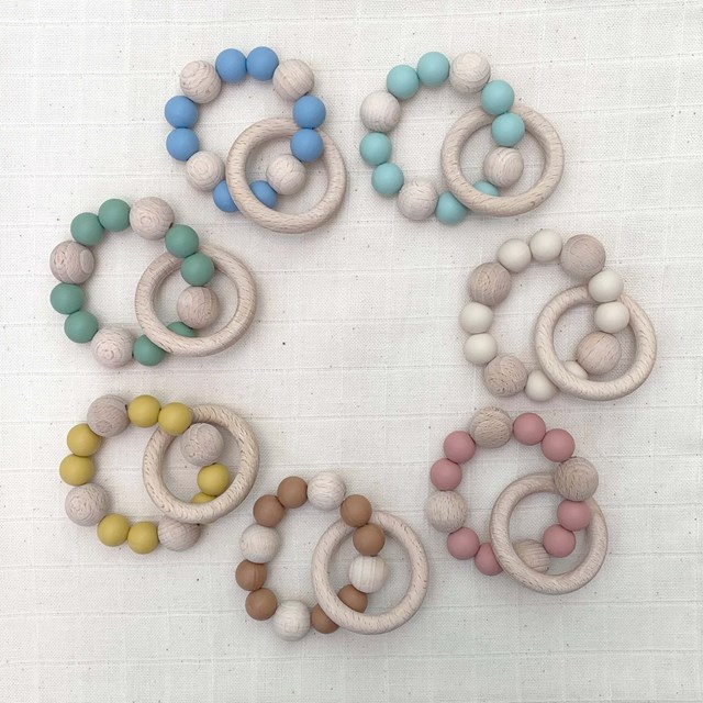 Hochet de dentition en silicone et bois de hêtre Pitigaïa 7 coloris