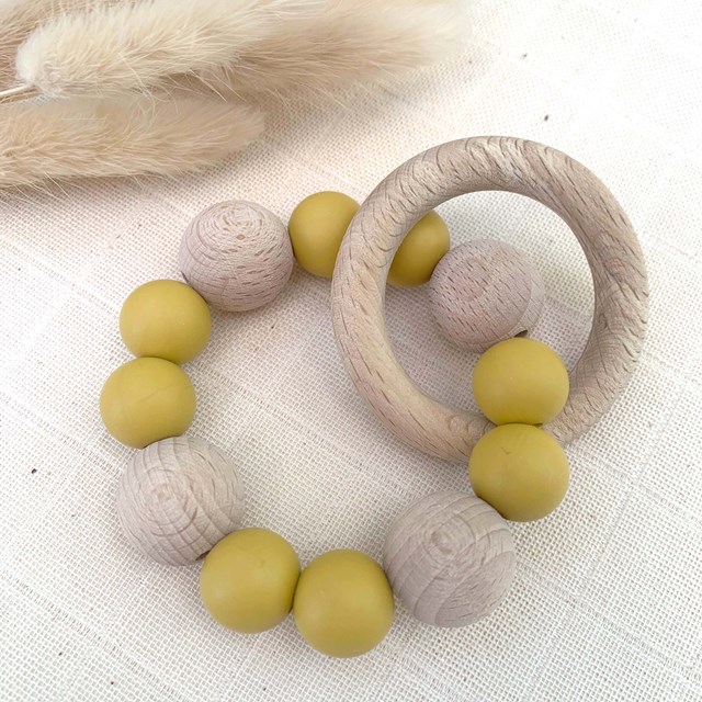 Hochet de dentition en silicone et bois de hêtre Pitigaïa jaune