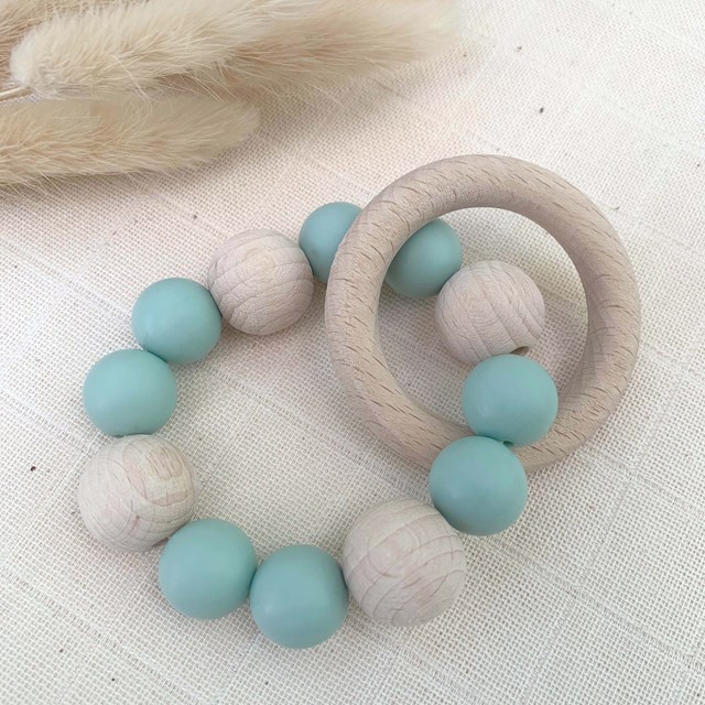 Hochet de dentition en silicone et bois de hêtre Pitigaïa vert d'eau