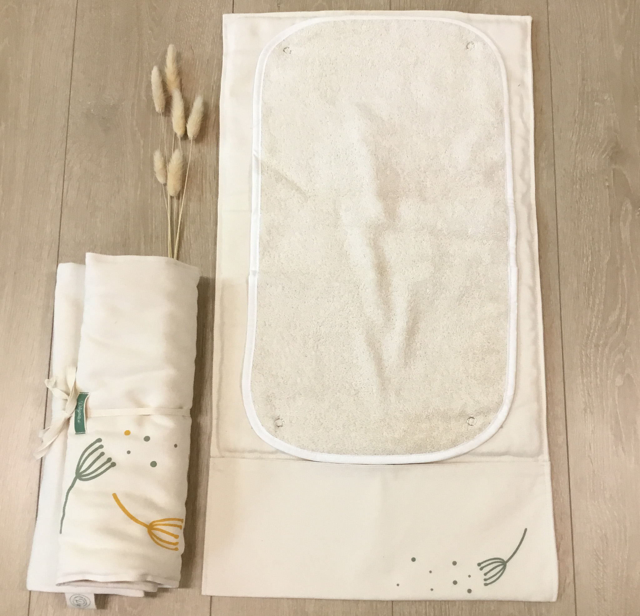 Tapis à langer nomade en coton bio certifié GOTS Pitigaïa à plat