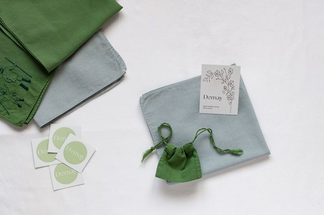 Mouchoir Demay manufacture, en coton bio, fabriqué en France. Bleu.