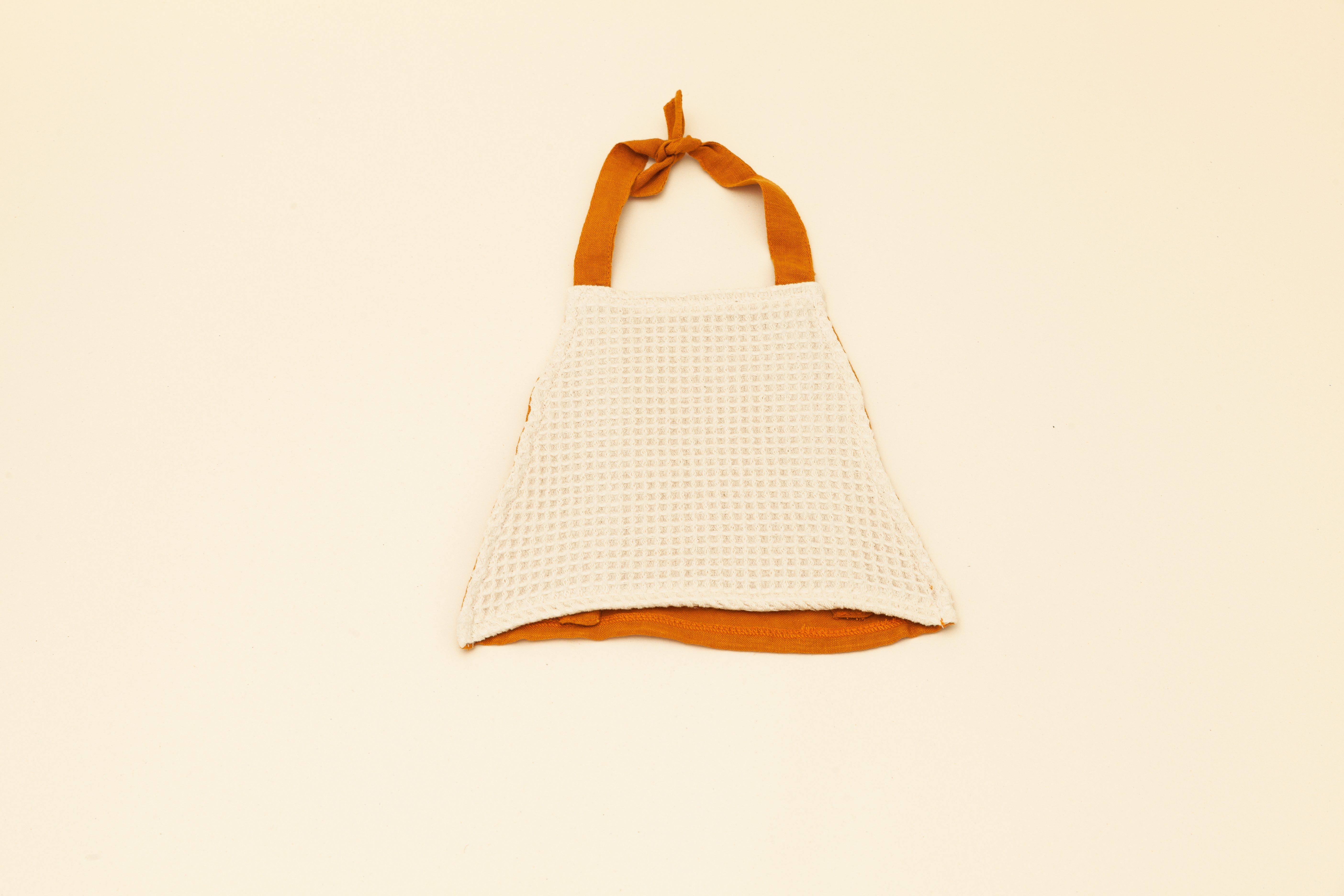 trois essuie-tout réutilisables ocre face lin 100% naturel. Très pratique avec sa forme trapèze