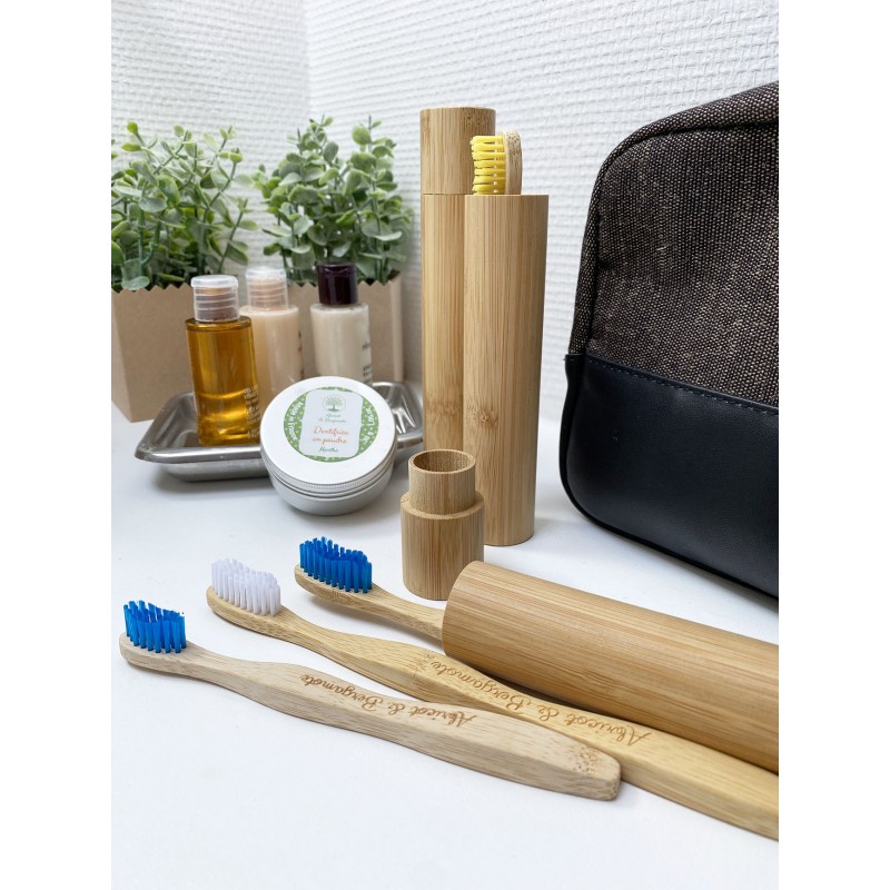 étui de brosse à dent en bambou. Deux tailles : Adulte et enfant