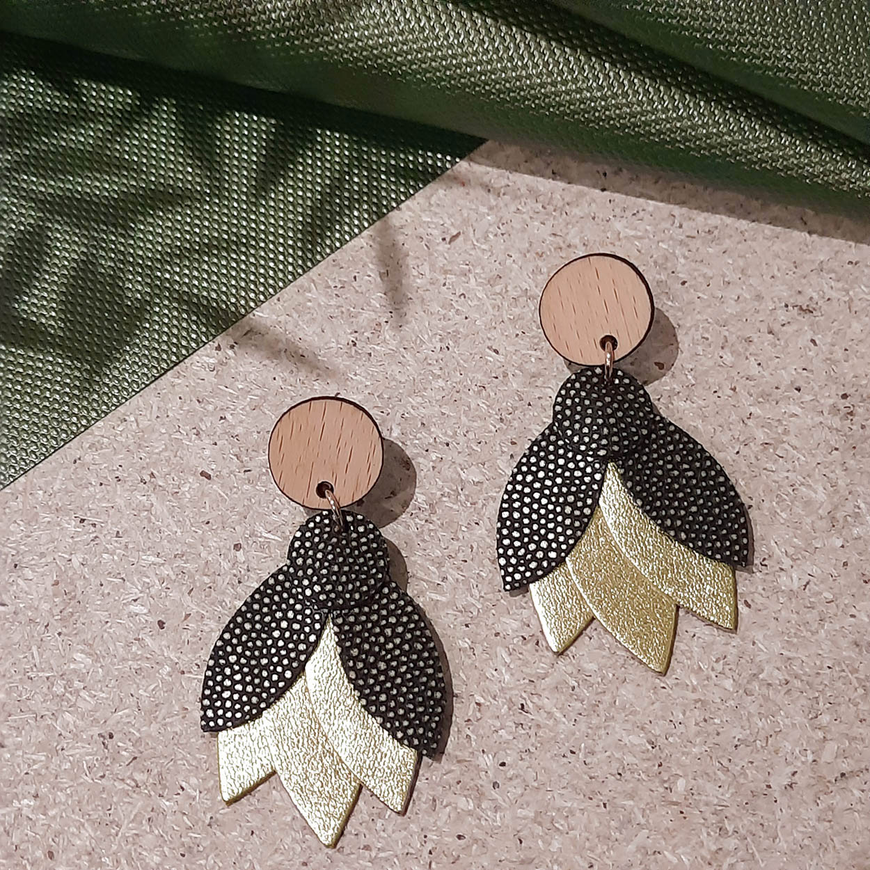 Boucles d'oreilles en cuir MANDALA Olive 3