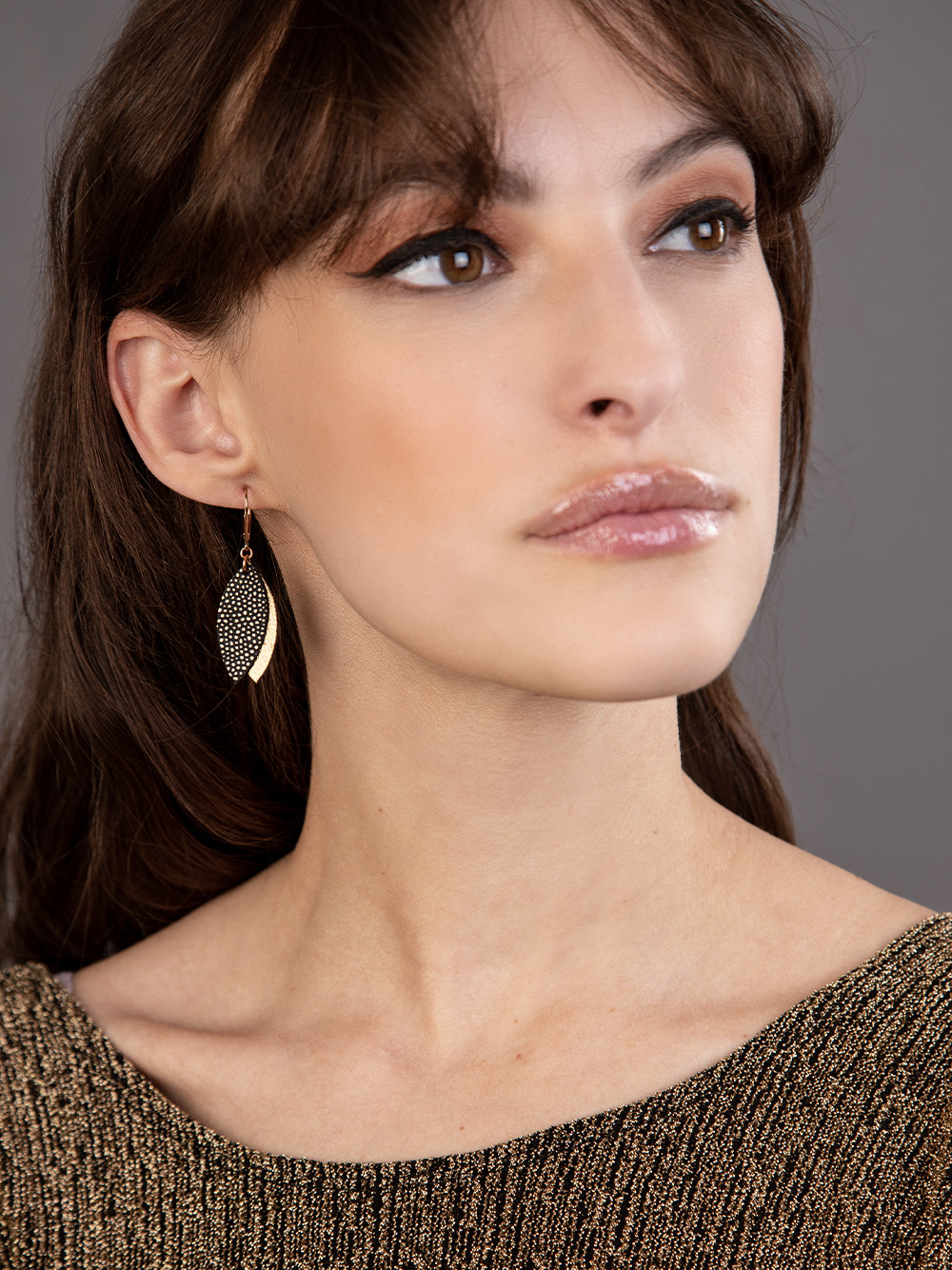 Boucles d'oreilles en cuir MINI-PETALE olive 2